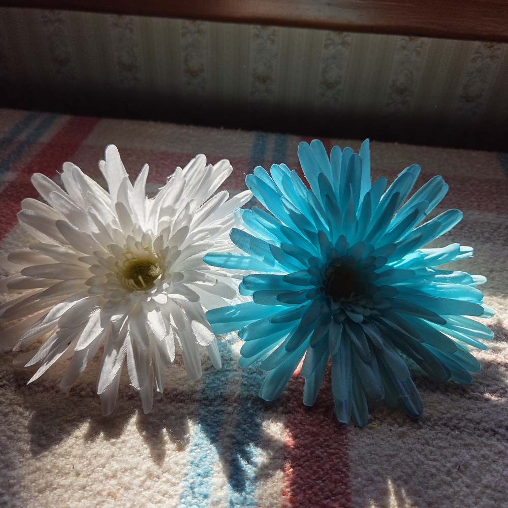 💠White and Blue Artificial Flowers
